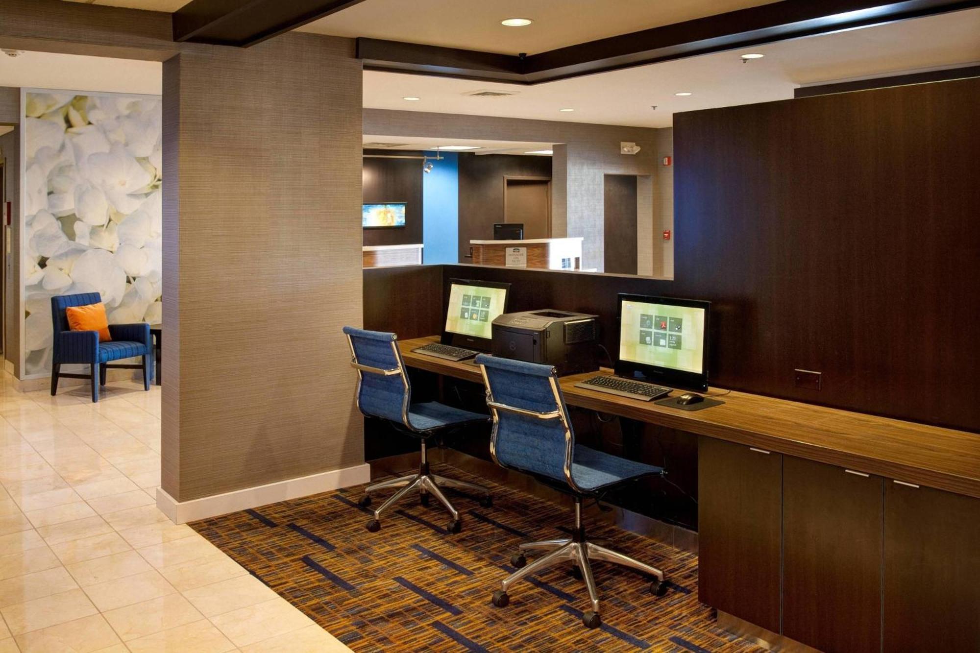 Courtyard By Marriott Kokomo Buitenkant foto