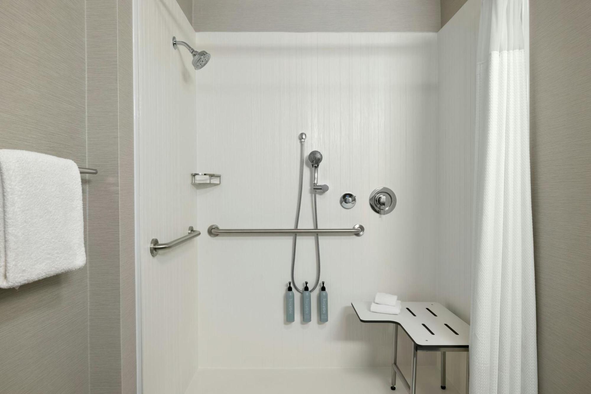 Courtyard By Marriott Kokomo Buitenkant foto