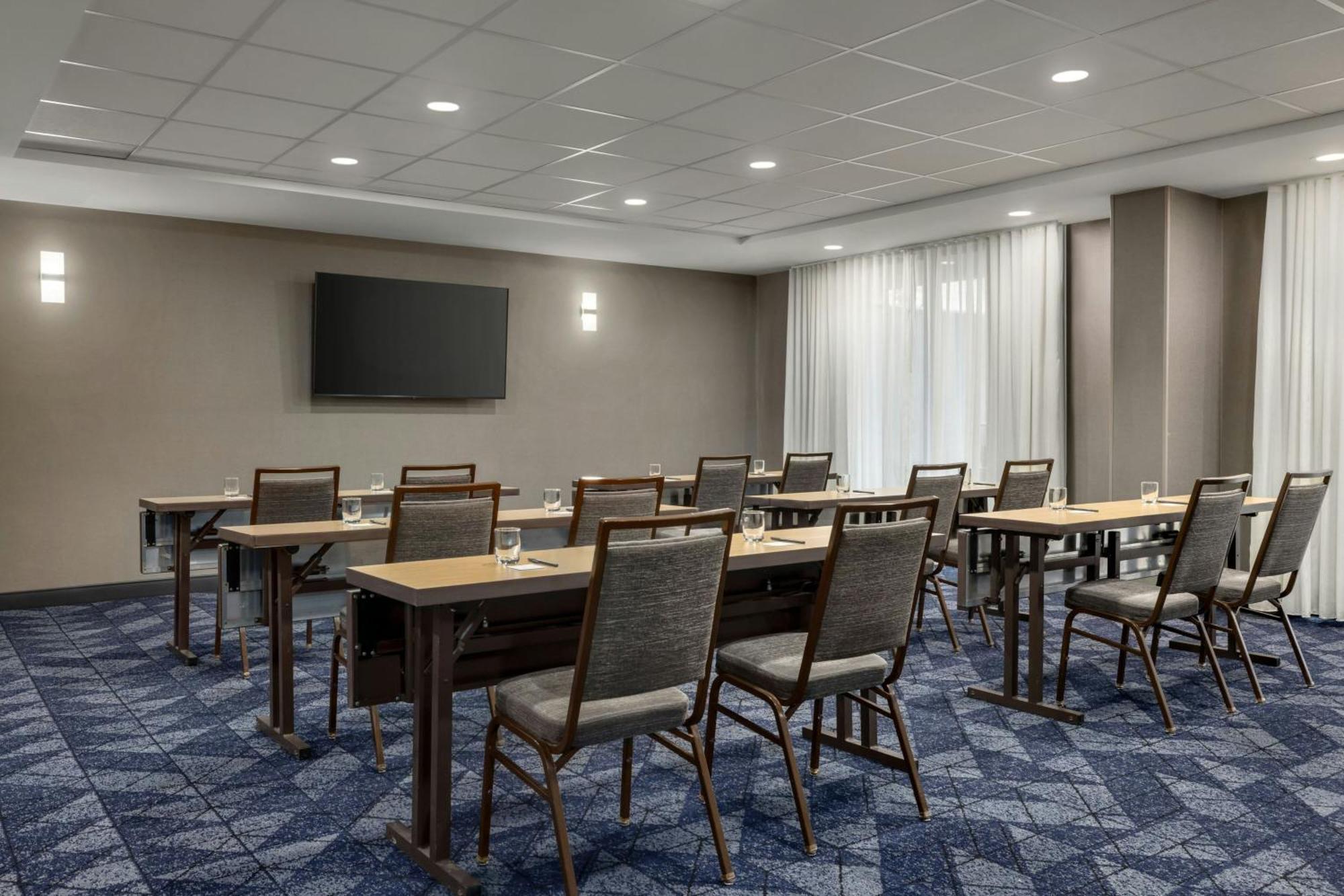 Courtyard By Marriott Kokomo Buitenkant foto